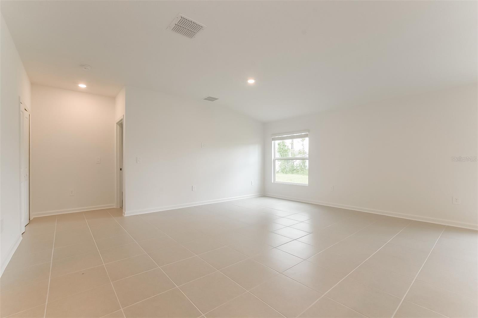 Image 3 of 16 For 1370 Inkberry Circle