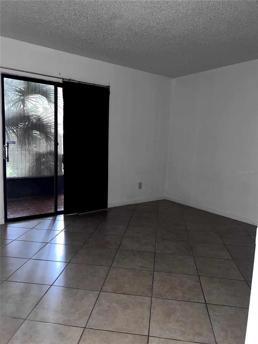 Image 10 of 12 For 2101 Cascades Boulevard 103