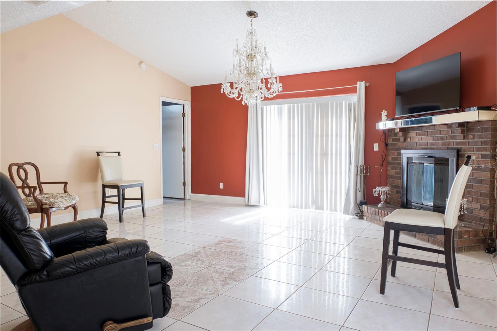 Image 11 of 33 For 602 Oak Manor Circle