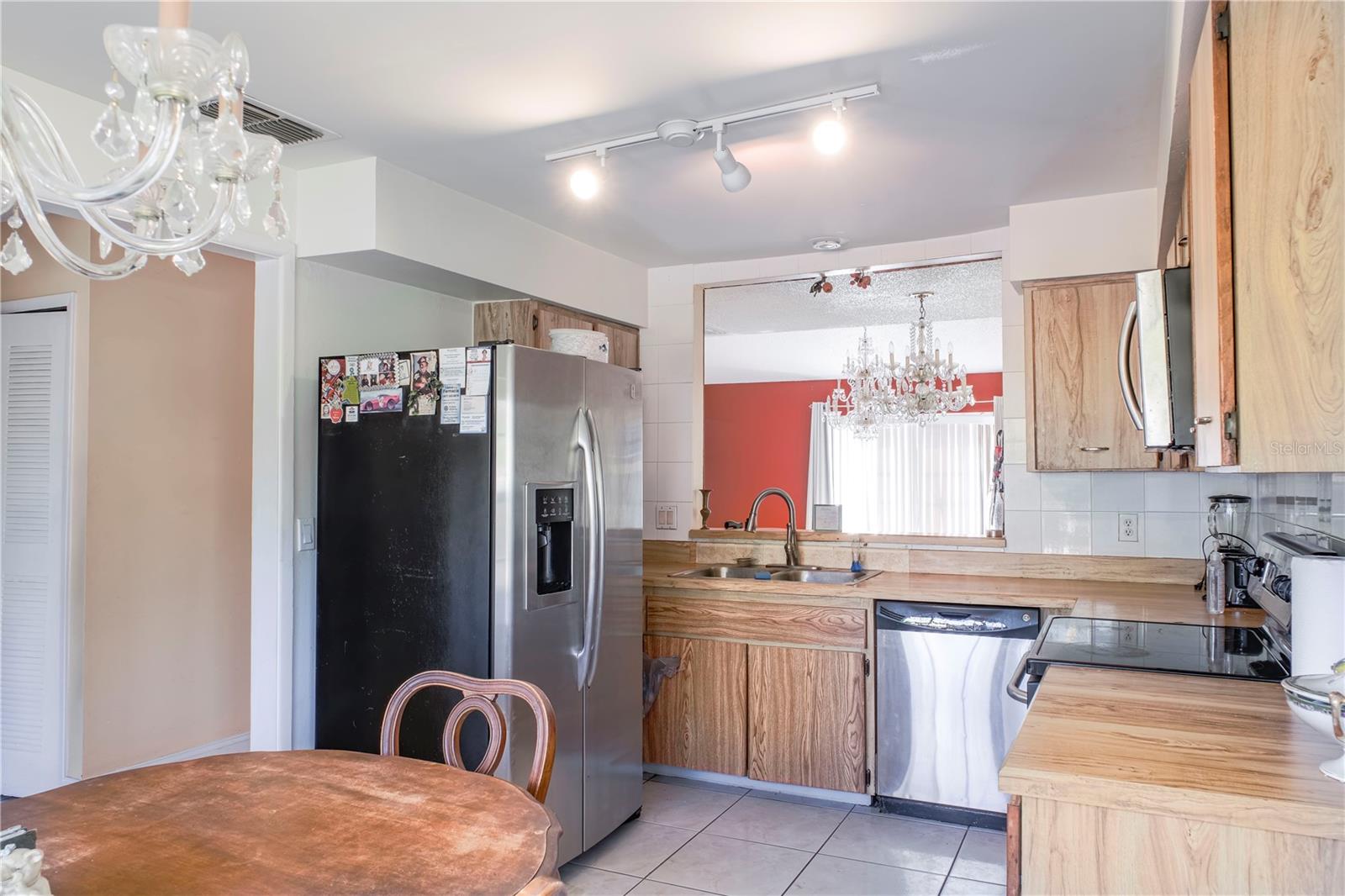 Image 4 of 33 For 602 Oak Manor Circle