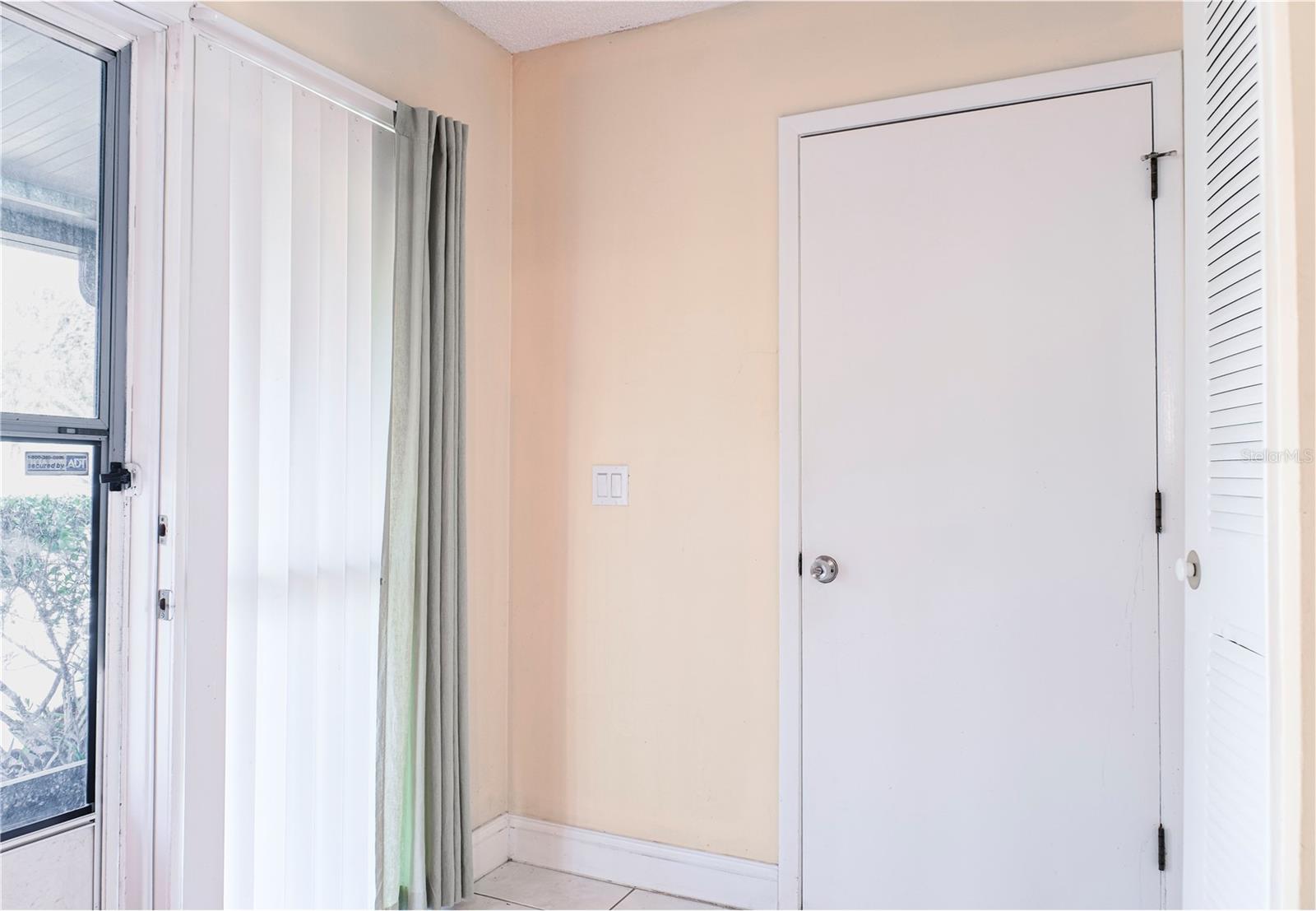 Image 7 of 33 For 602 Oak Manor Circle