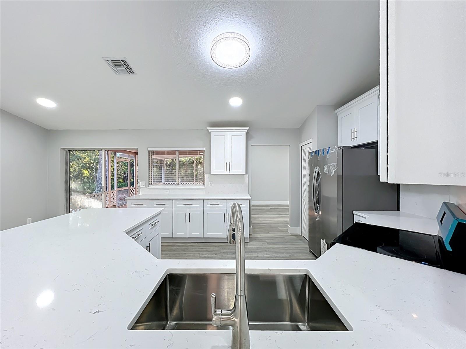 Image 17 of 55 For 1002 Beckstrom Drive