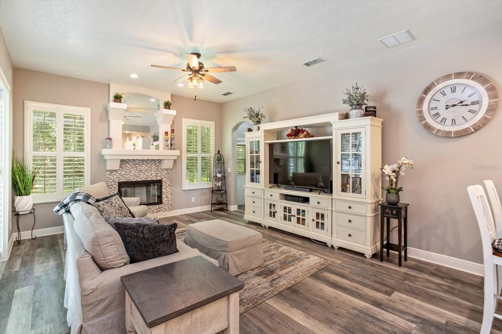 Image 21 of 41 For 8158 Emerald Forest Court