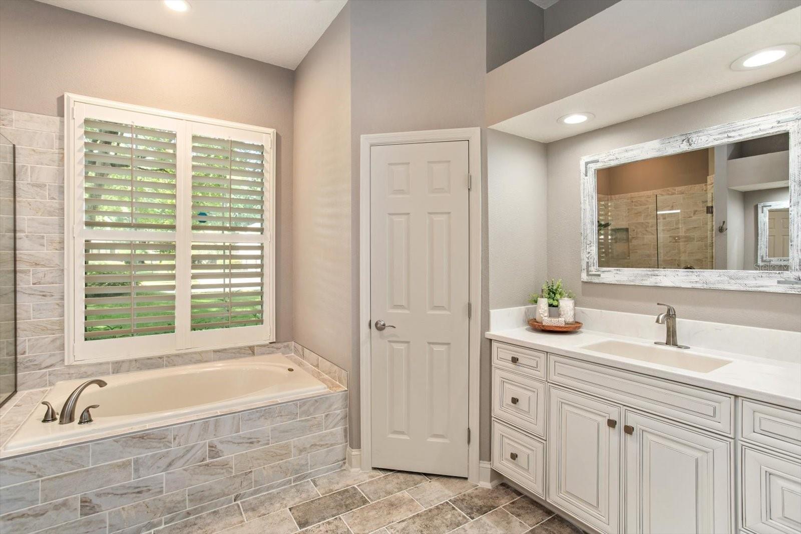 Image 26 of 41 For 8158 Emerald Forest Court