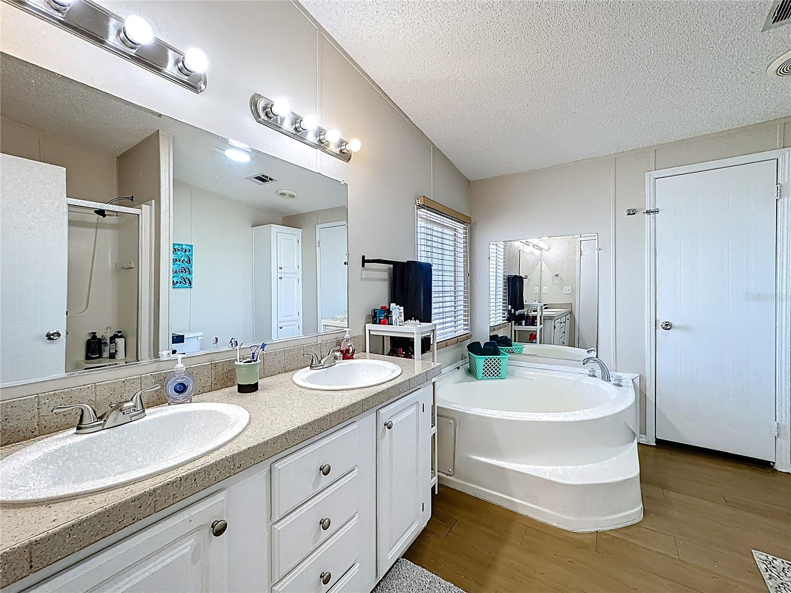 Image 27 of 43 For 5175 Topeka Avenue