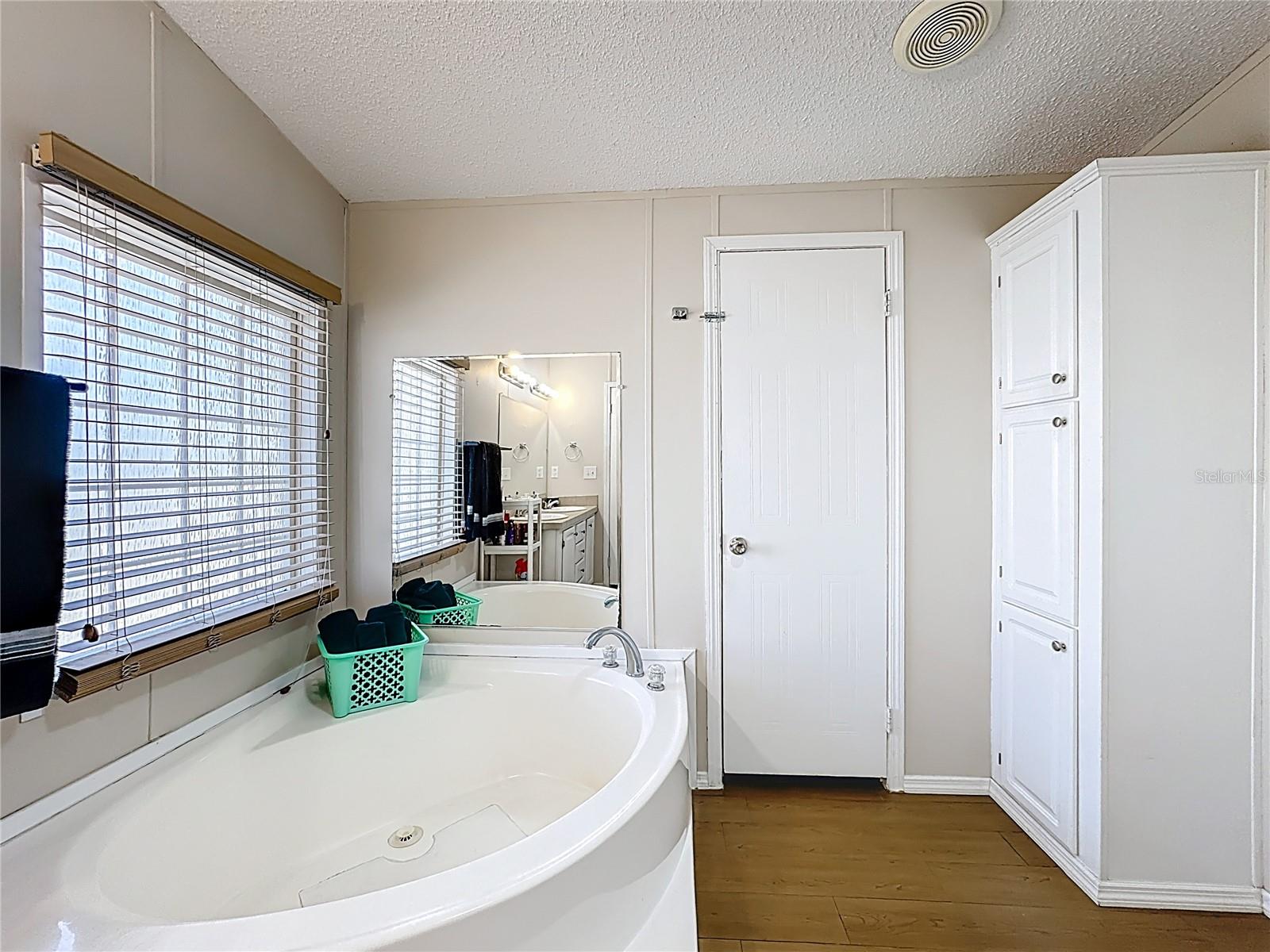 Image 28 of 43 For 5175 Topeka Avenue