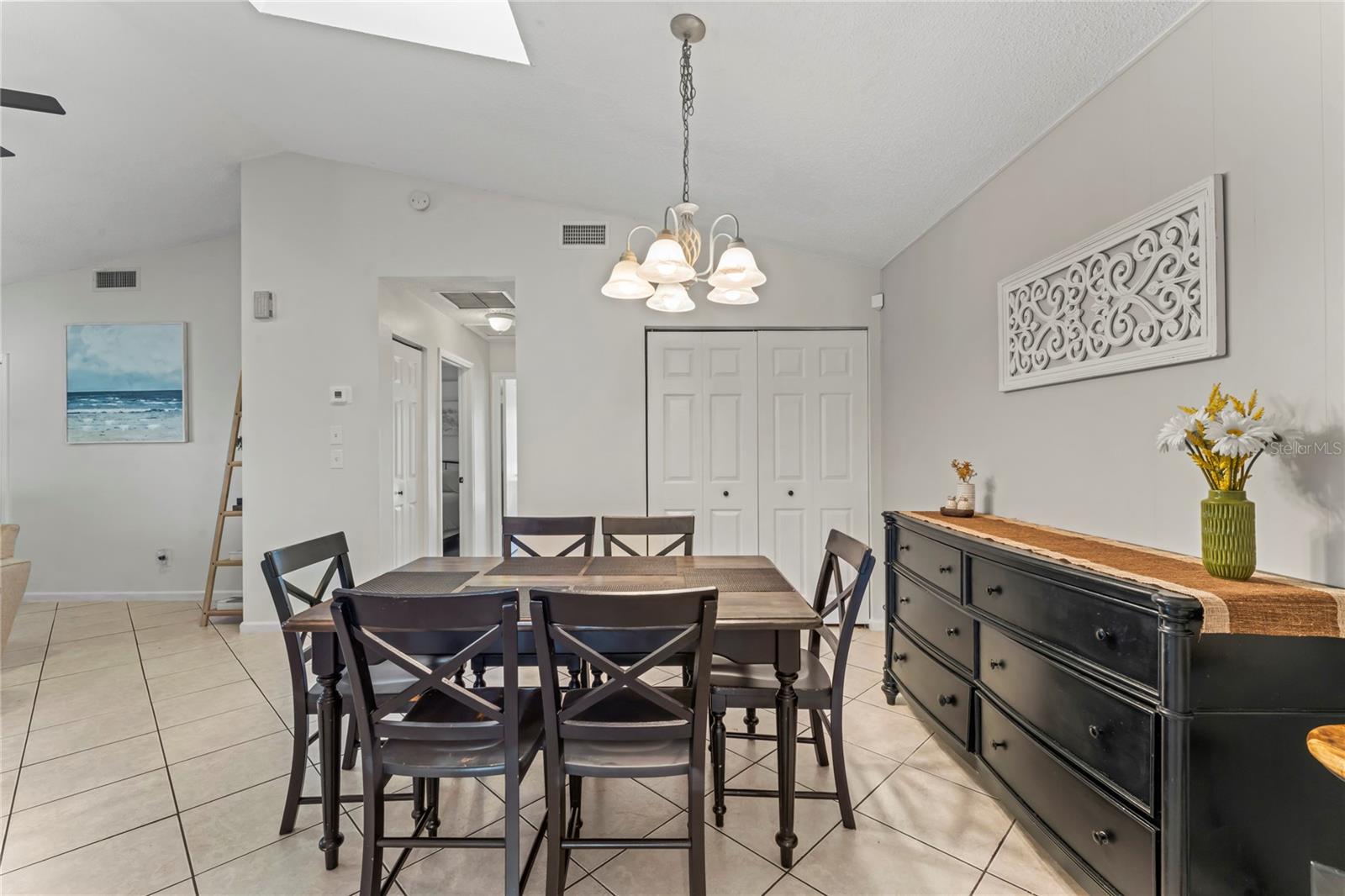 Image 18 of 43 For 8745 Sol Terrace