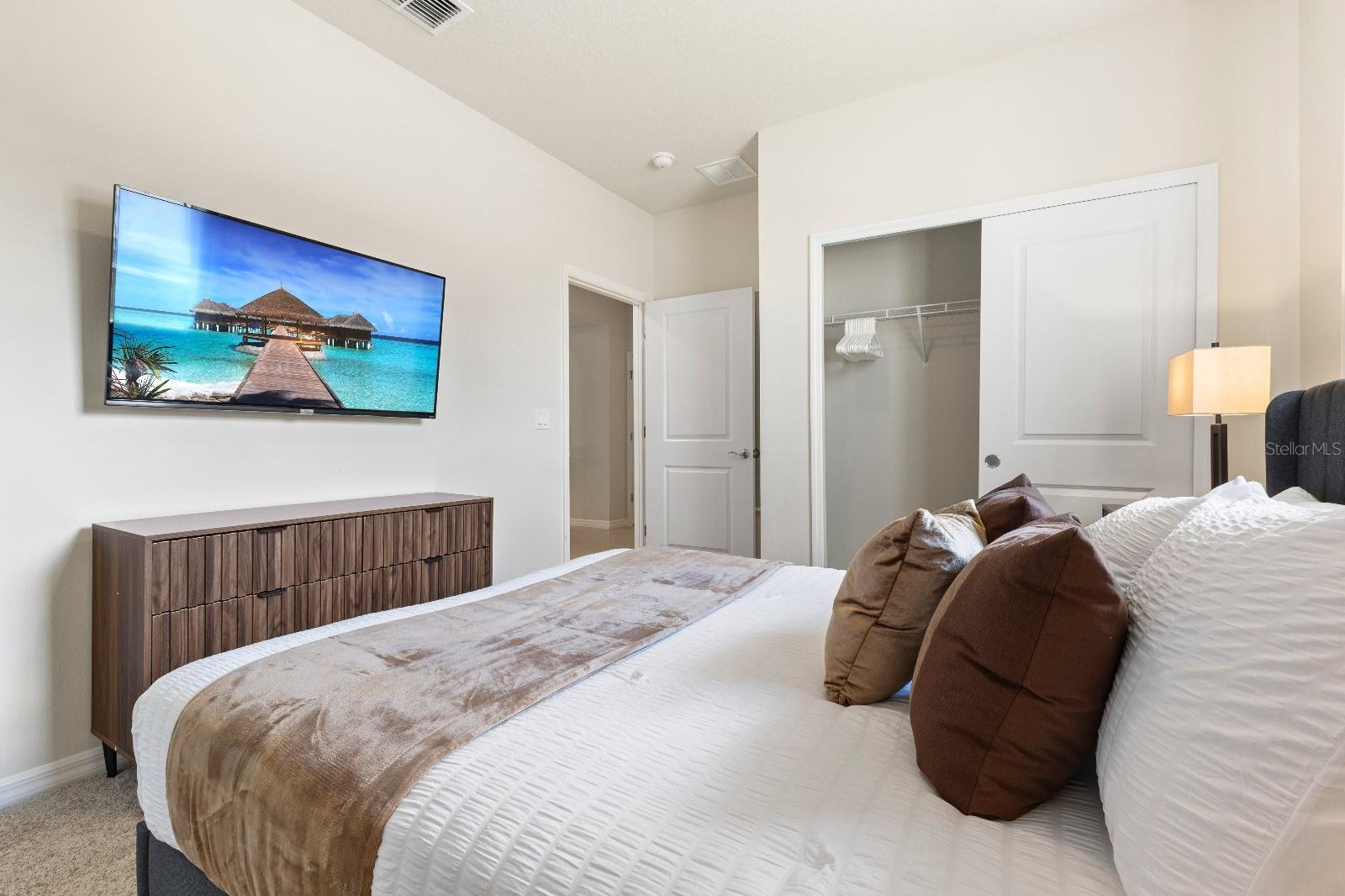 Image 33 of 54 For 1290 Shoreside Street