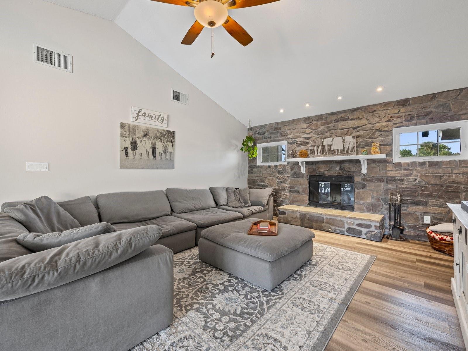 Image 10 of 48 For 709 Windwillow Circle