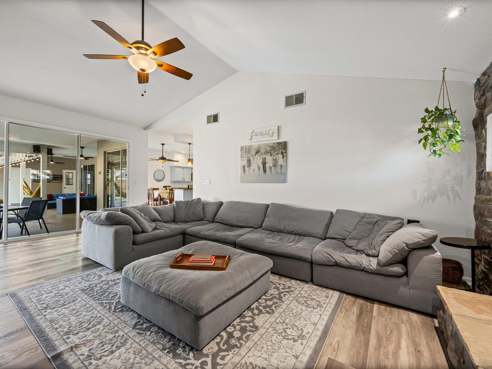 Image 11 of 48 For 709 Windwillow Circle