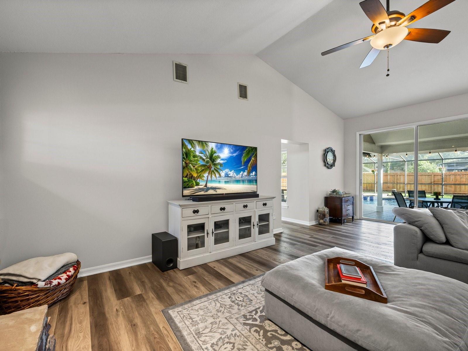 Image 12 of 48 For 709 Windwillow Circle