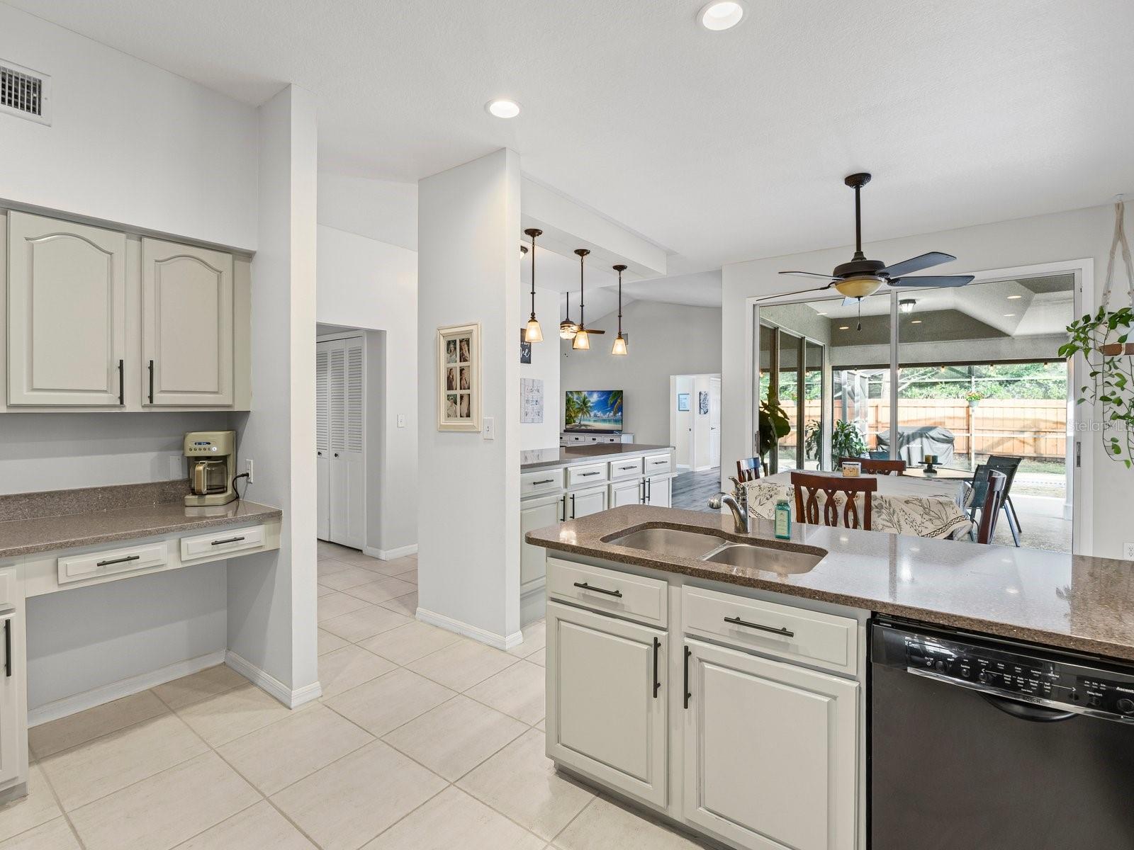 Image 14 of 48 For 709 Windwillow Circle