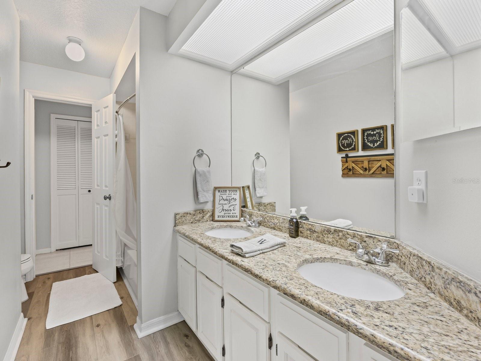 Image 28 of 48 For 709 Windwillow Circle