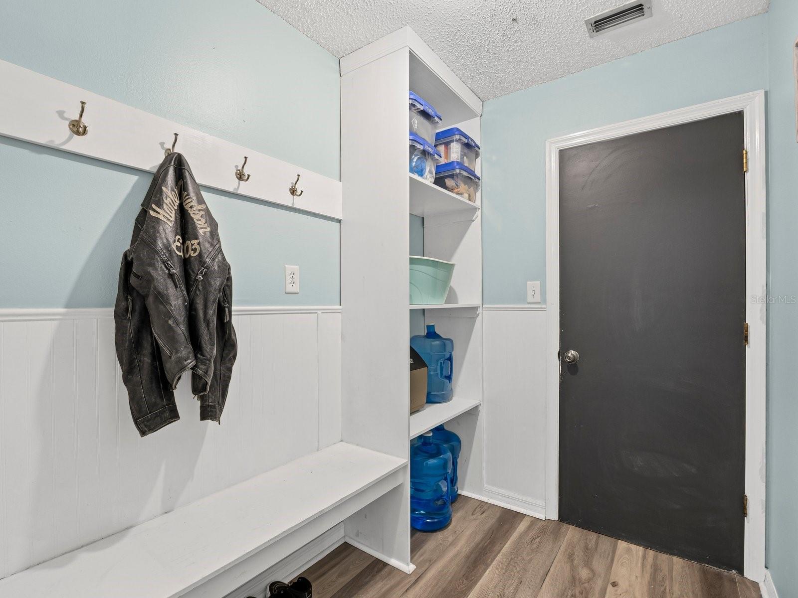 Image 34 of 48 For 709 Windwillow Circle