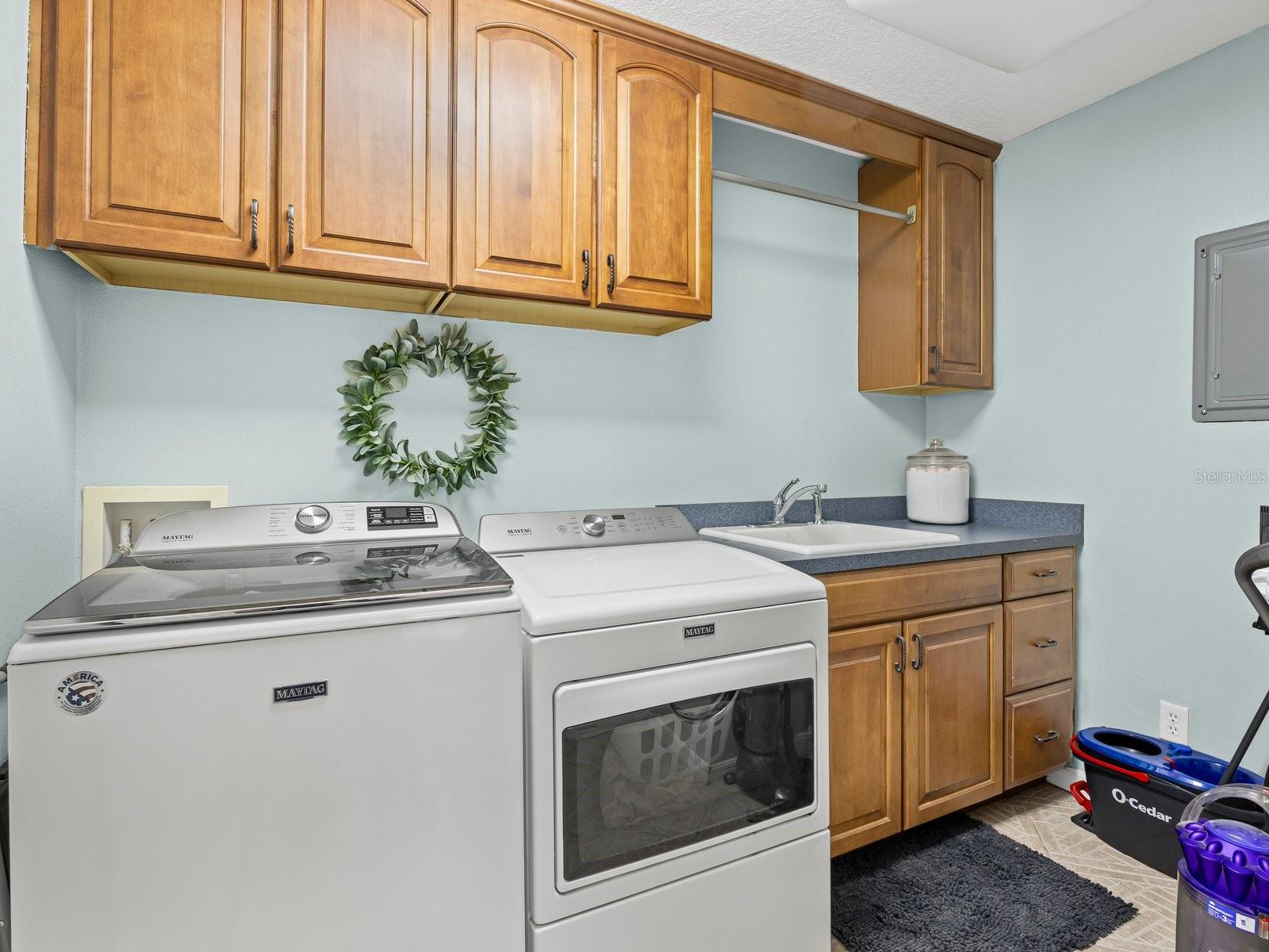 Image 37 of 48 For 709 Windwillow Circle