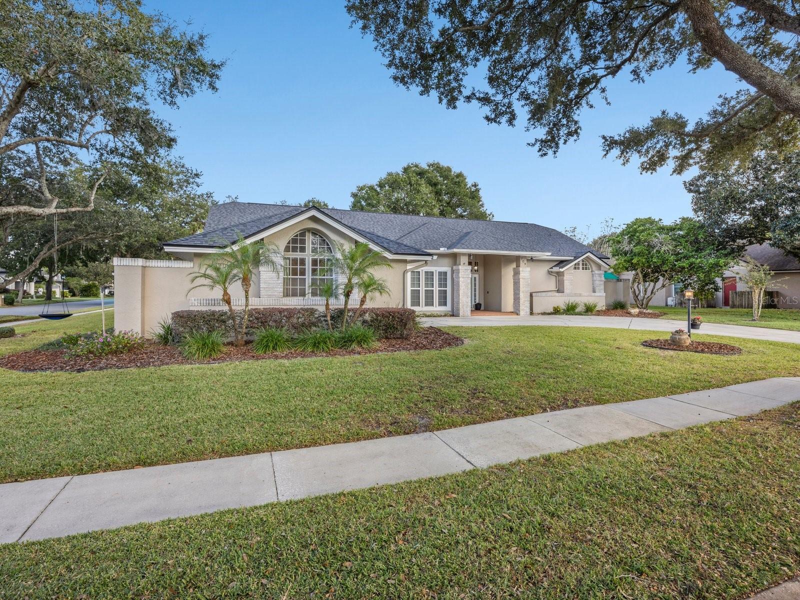 Image 4 of 48 For 709 Windwillow Circle