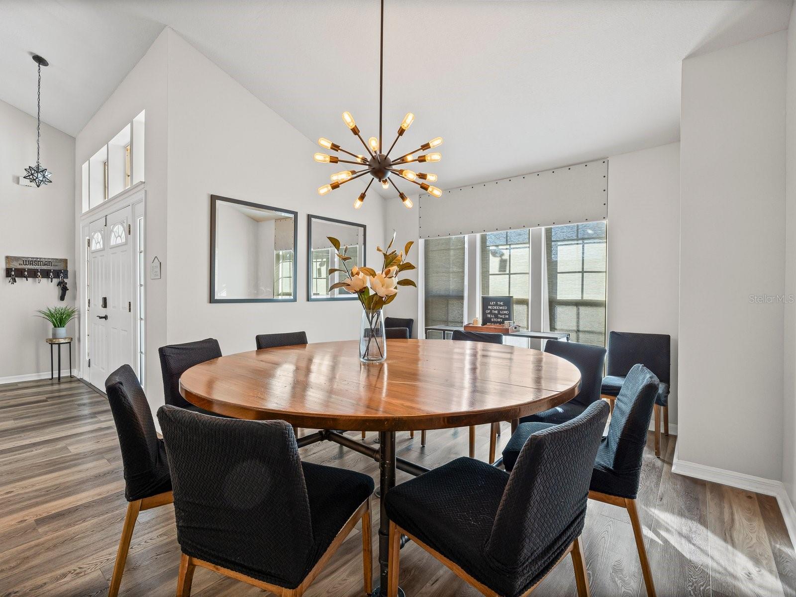 Image 9 of 48 For 709 Windwillow Circle