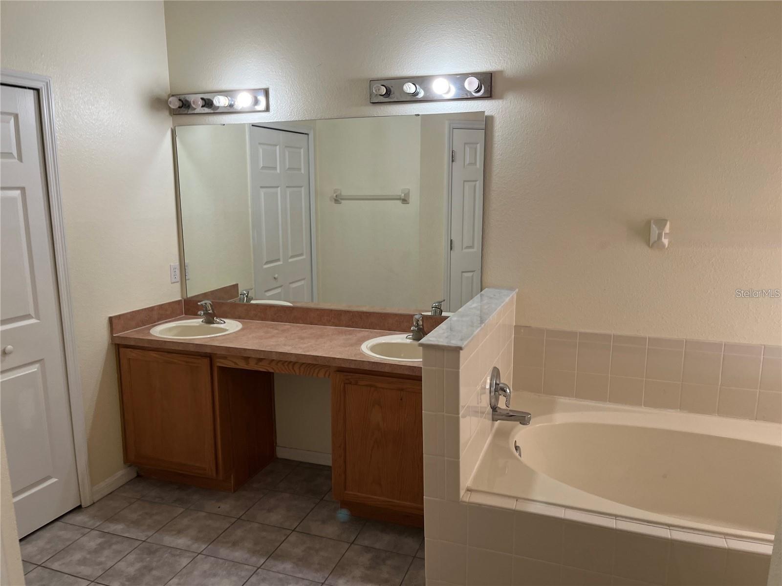 Image 27 of 29 For 323 Weatherby Place