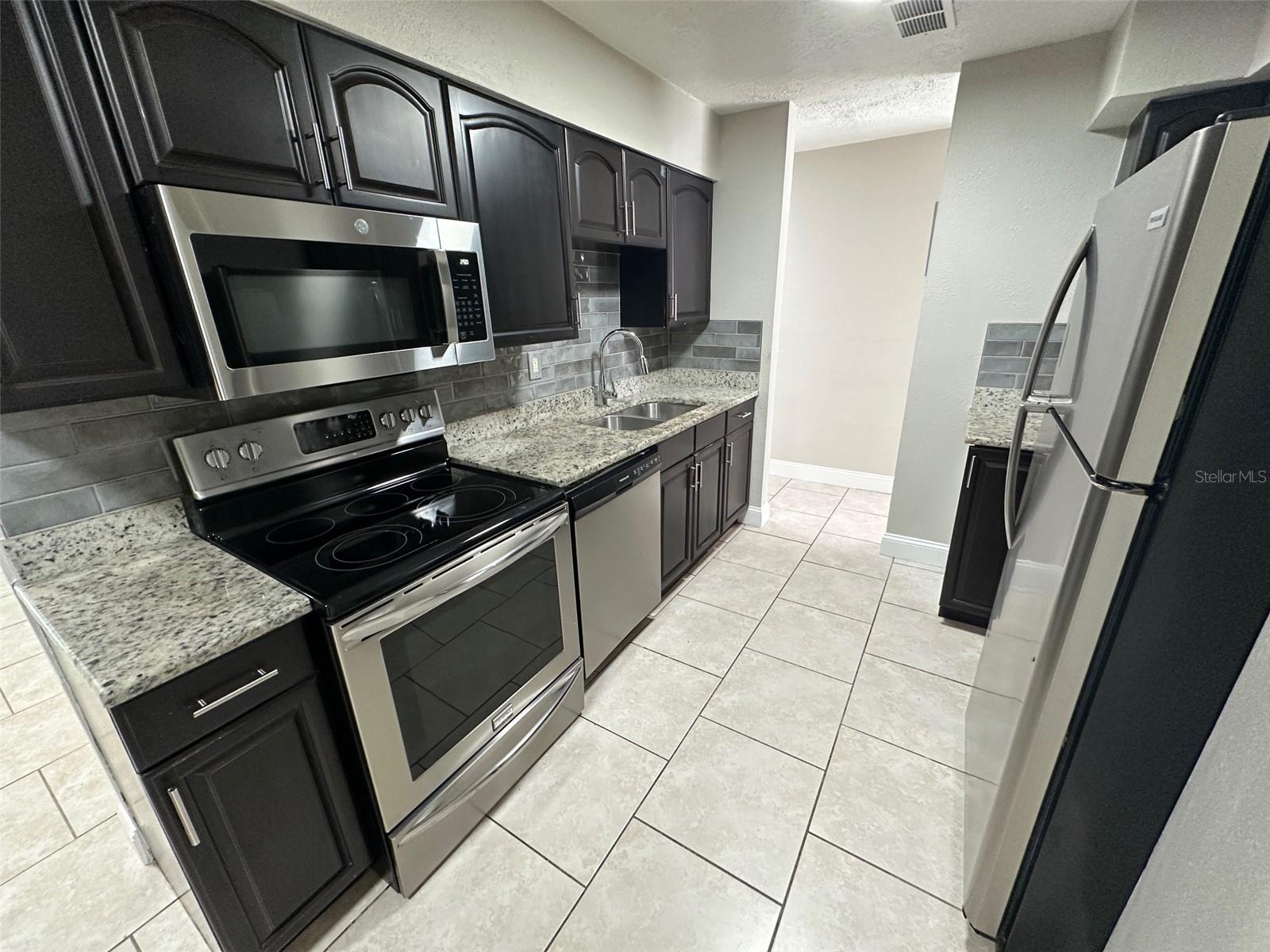 Image 3 of 15 For 890 Emerald Drive