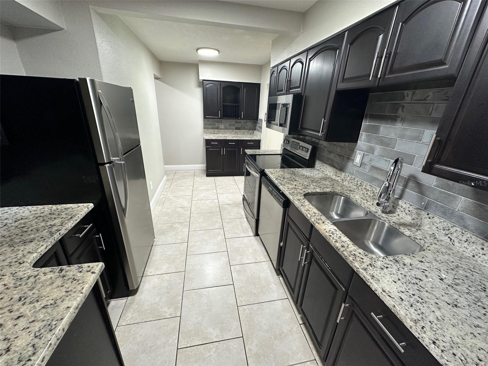 Image 5 of 15 For 890 Emerald Drive