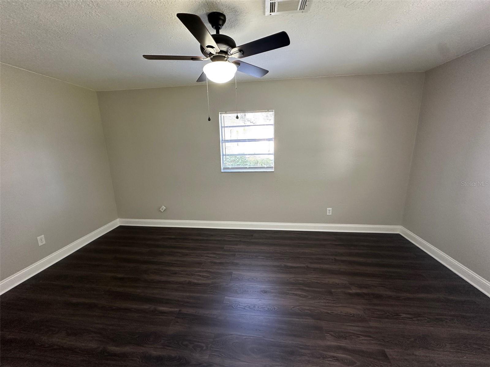 Image 6 of 15 For 890 Emerald Drive