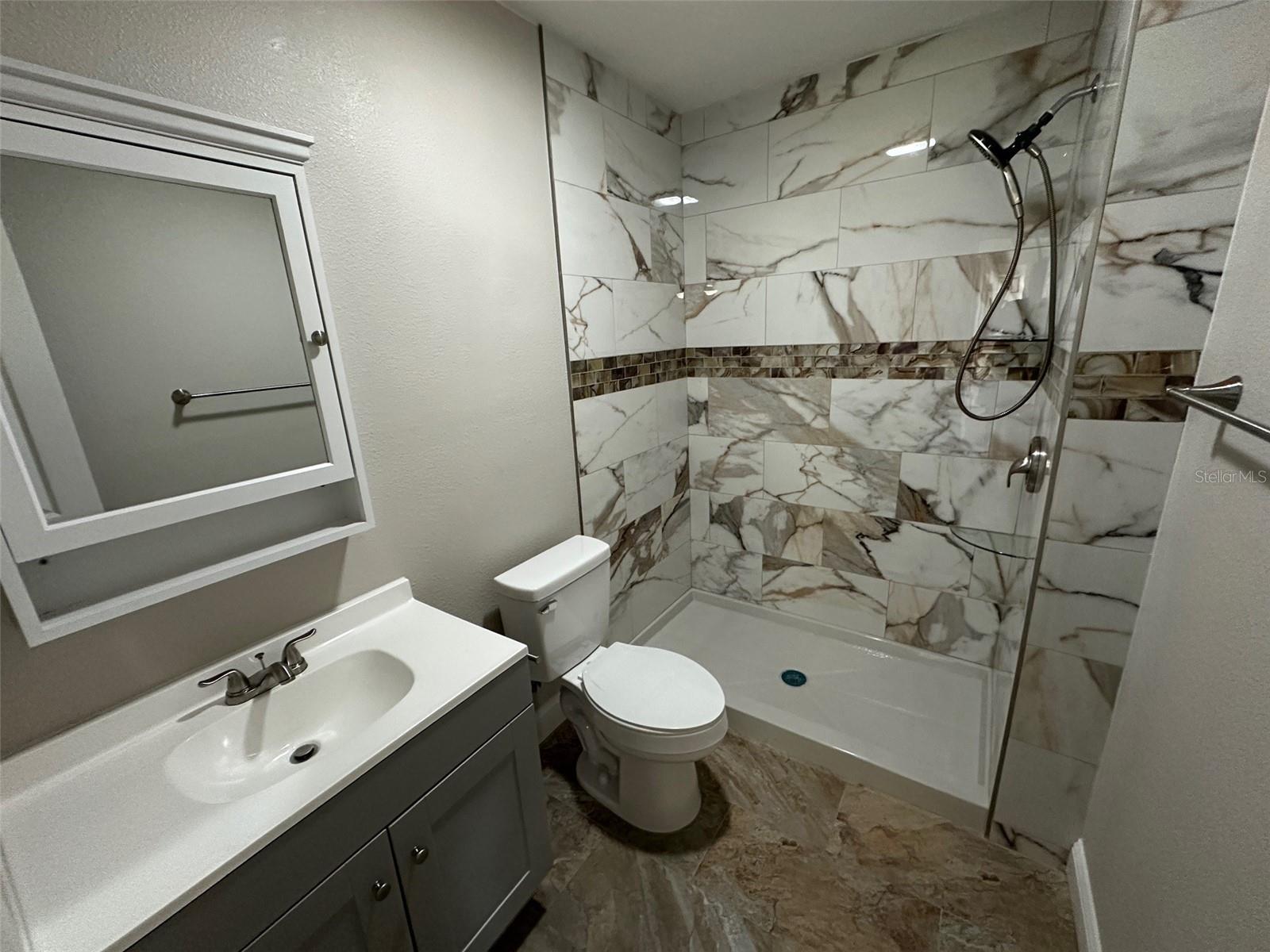 Image 7 of 15 For 890 Emerald Drive