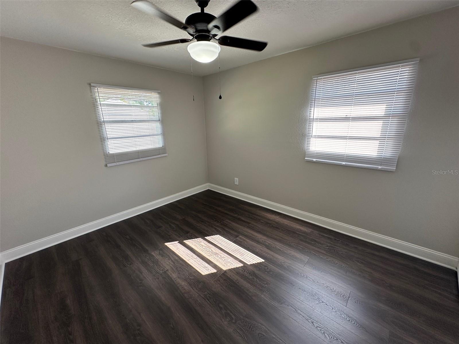 Image 8 of 15 For 890 Emerald Drive