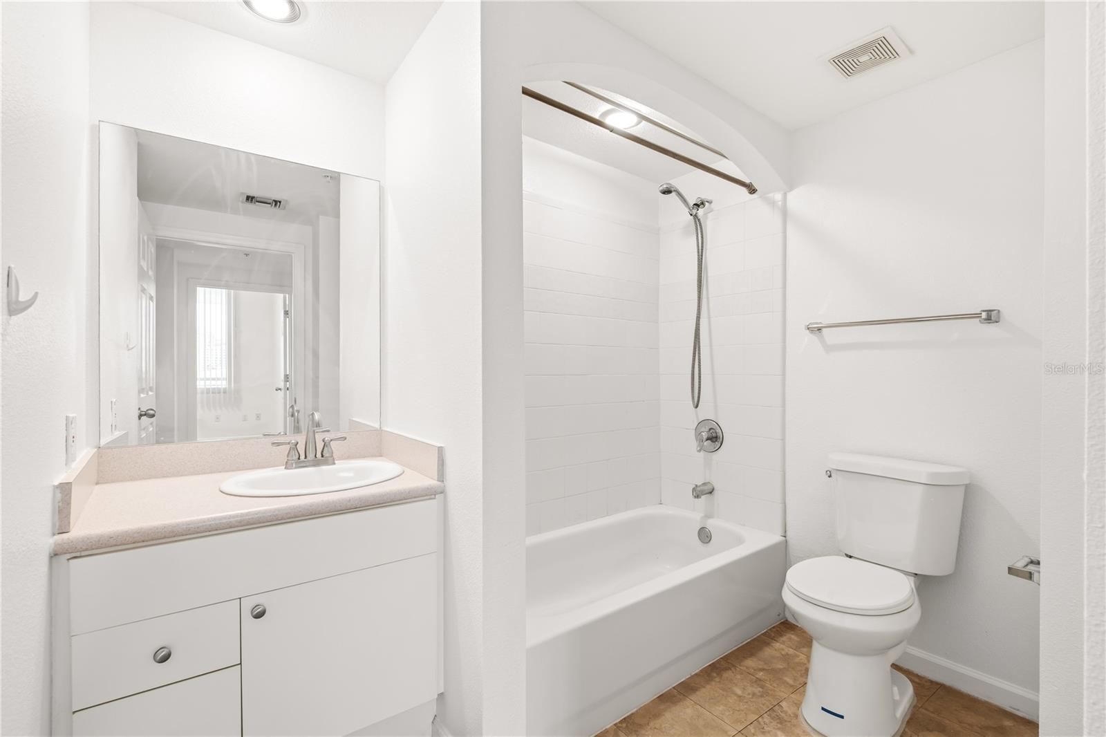 Image 20 of 22 For 322 Central Boulevard 706