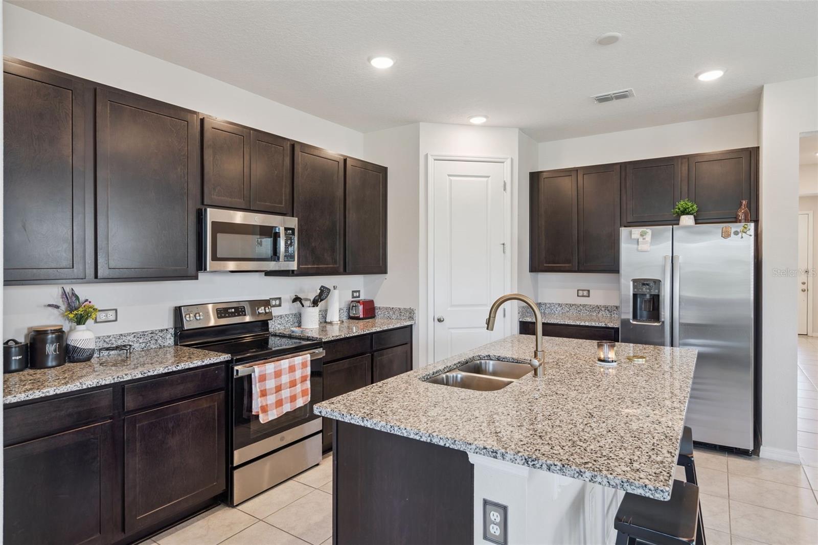 Image 10 of 20 For 702 Heritage Square Drive