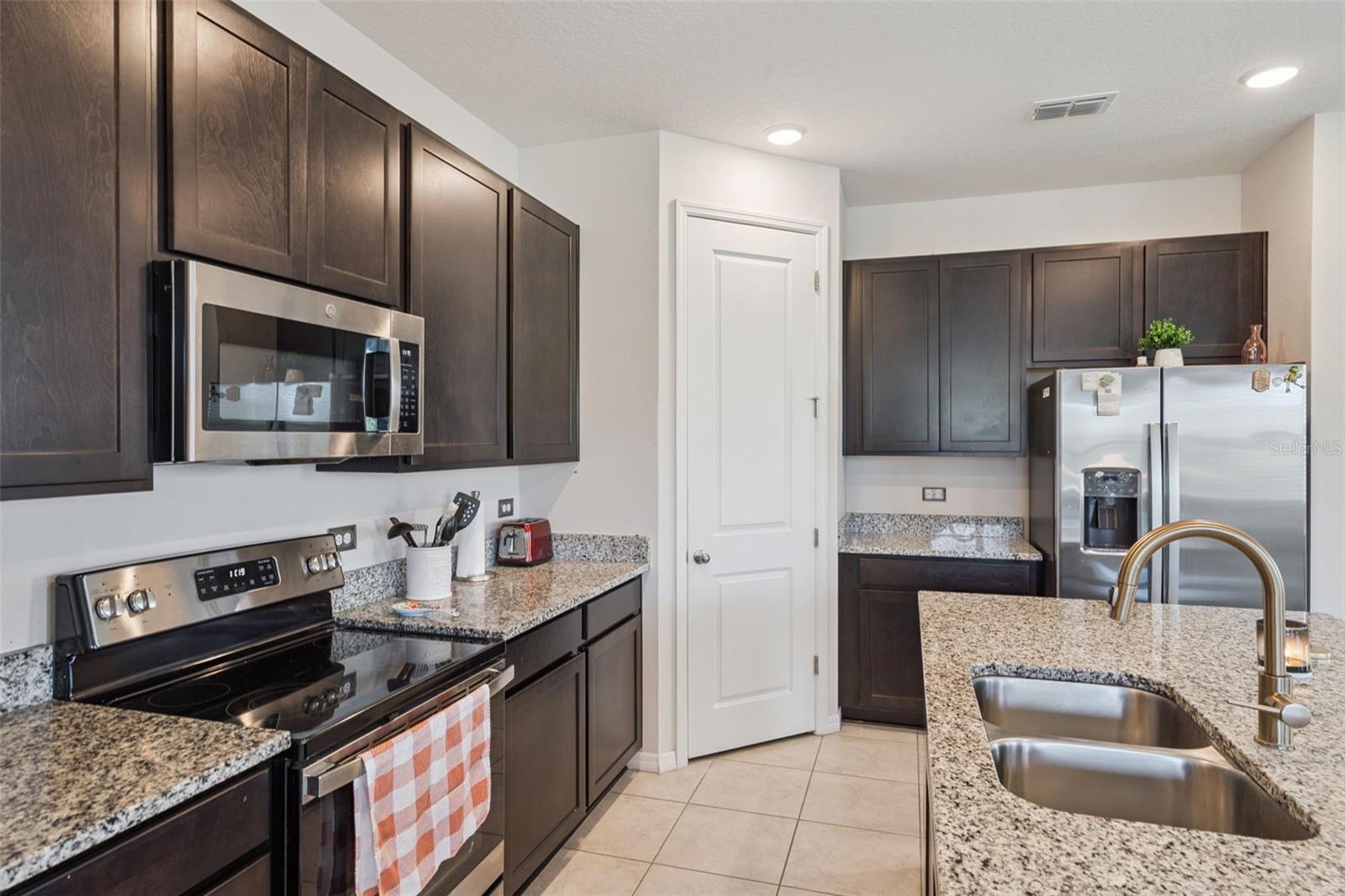 Image 11 of 20 For 702 Heritage Square Drive