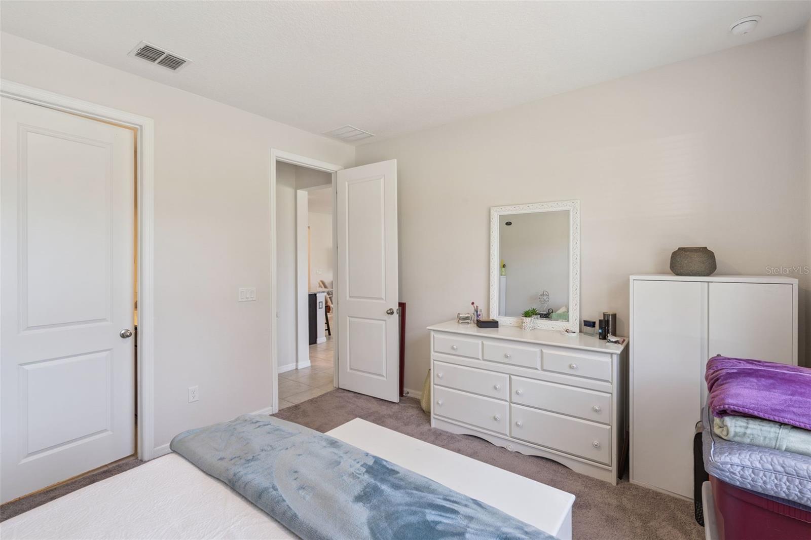 Image 13 of 20 For 702 Heritage Square Drive