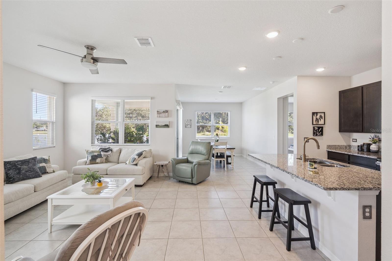 Image 5 of 20 For 702 Heritage Square Drive