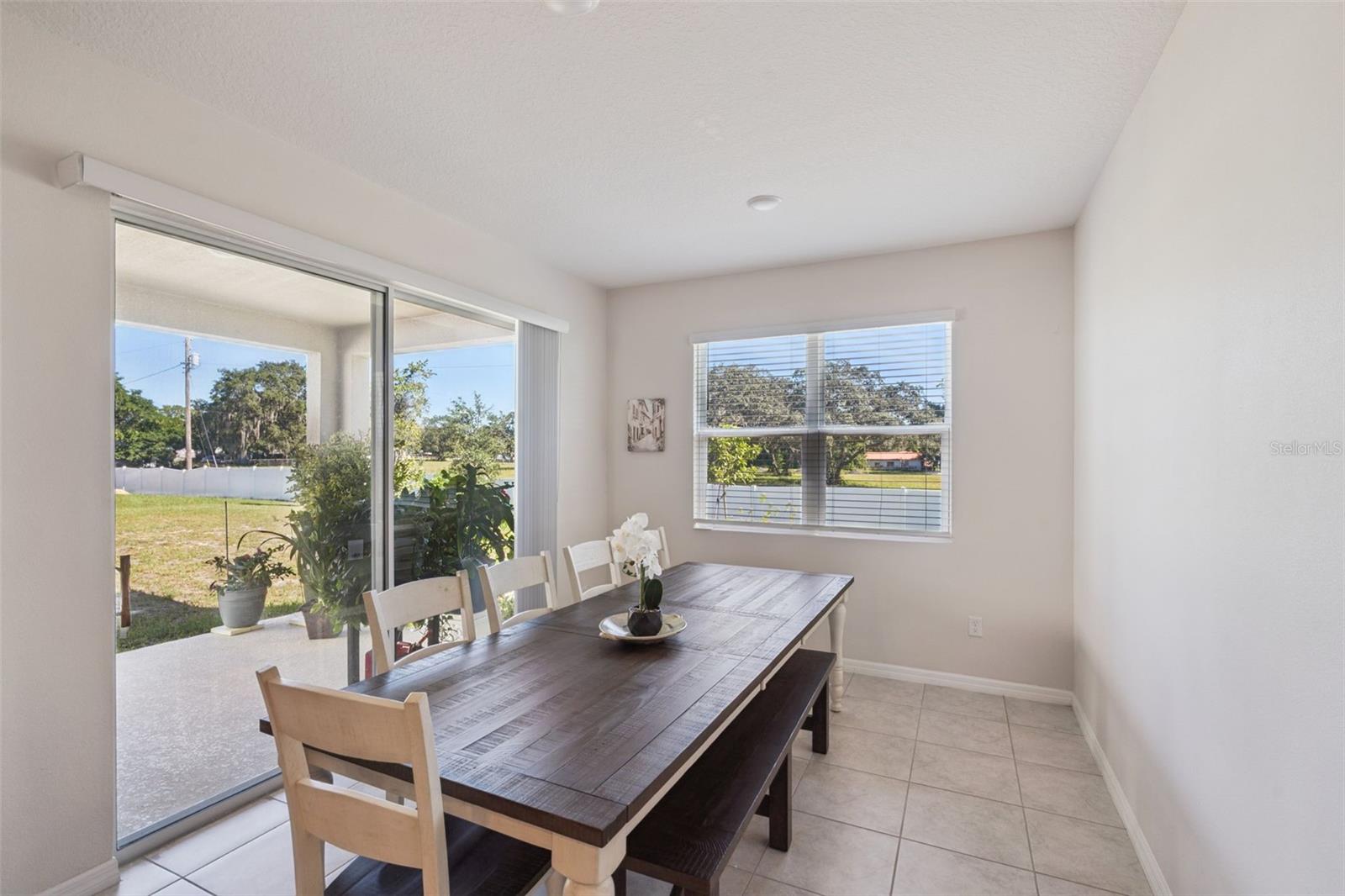 Image 8 of 20 For 702 Heritage Square Drive