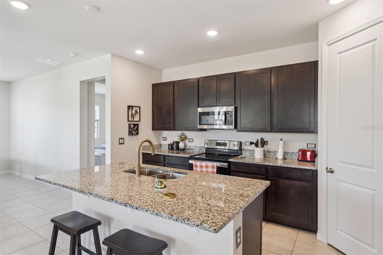 Image 9 of 20 For 702 Heritage Square Drive