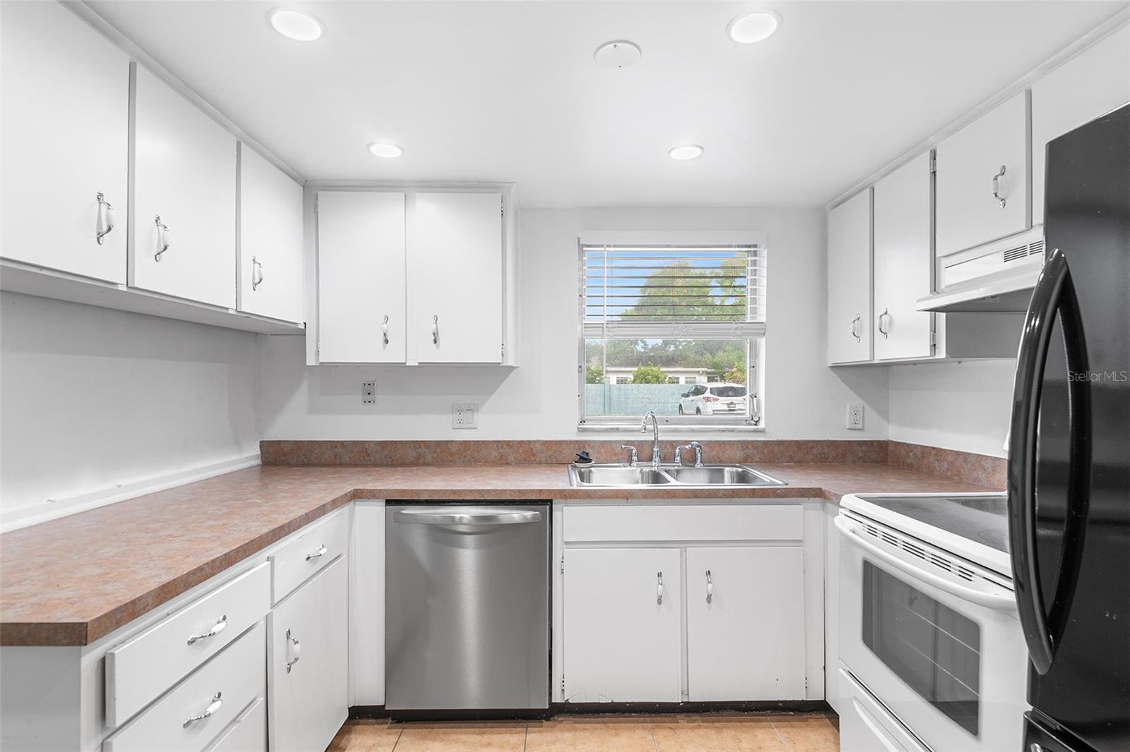 Image 4 of 11 For 555 62nd Street S 101