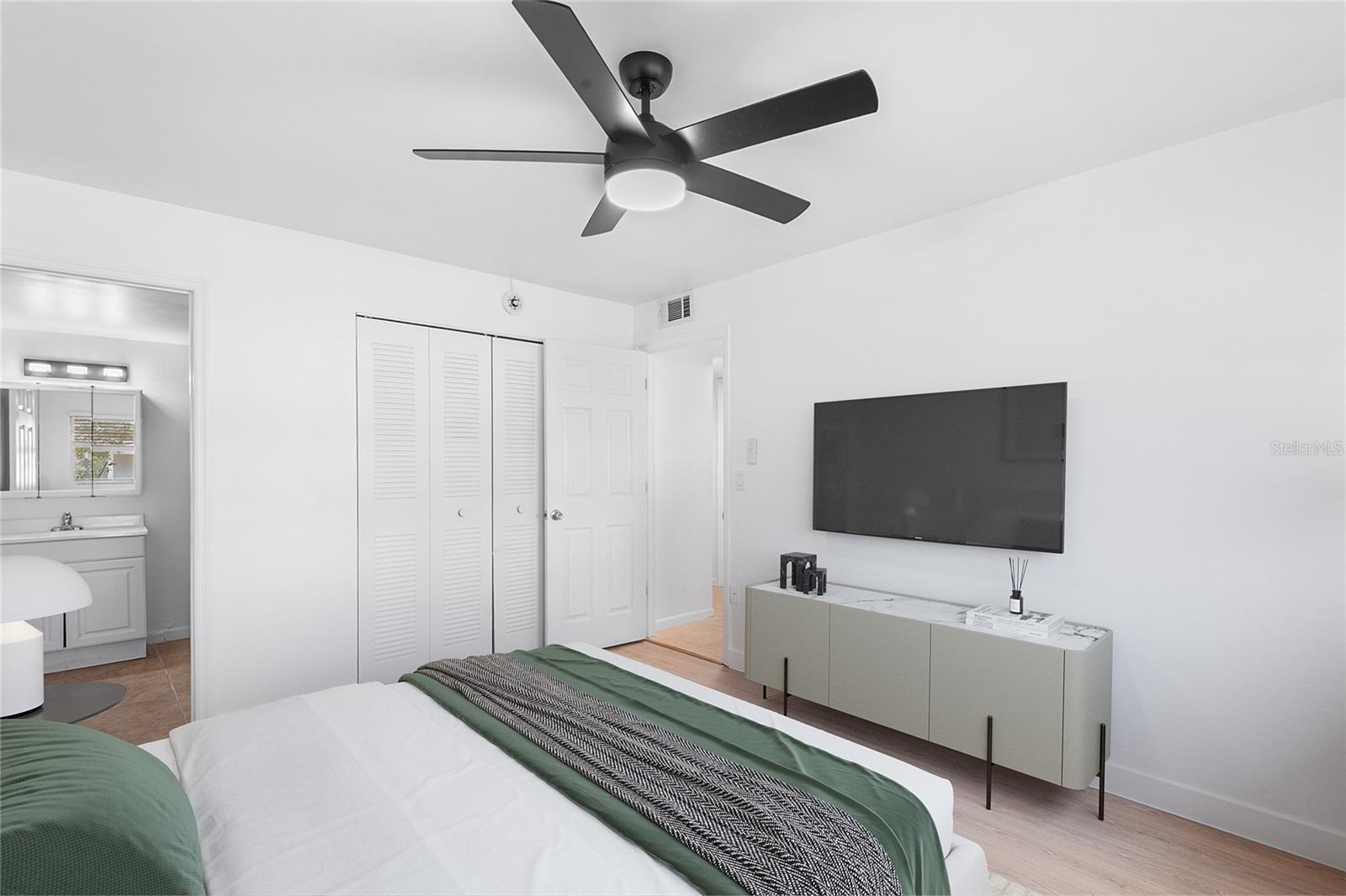 Image 6 of 11 For 555 62nd Street S 101