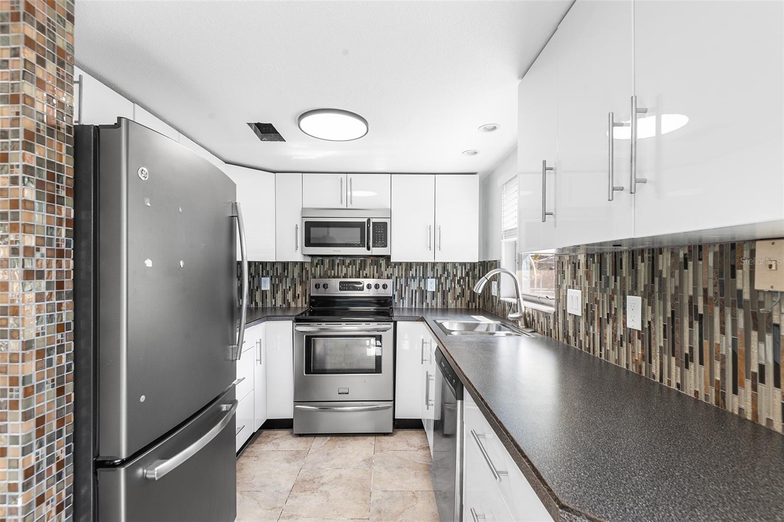 Image 5 of 11 For 555 62nd Street S 104