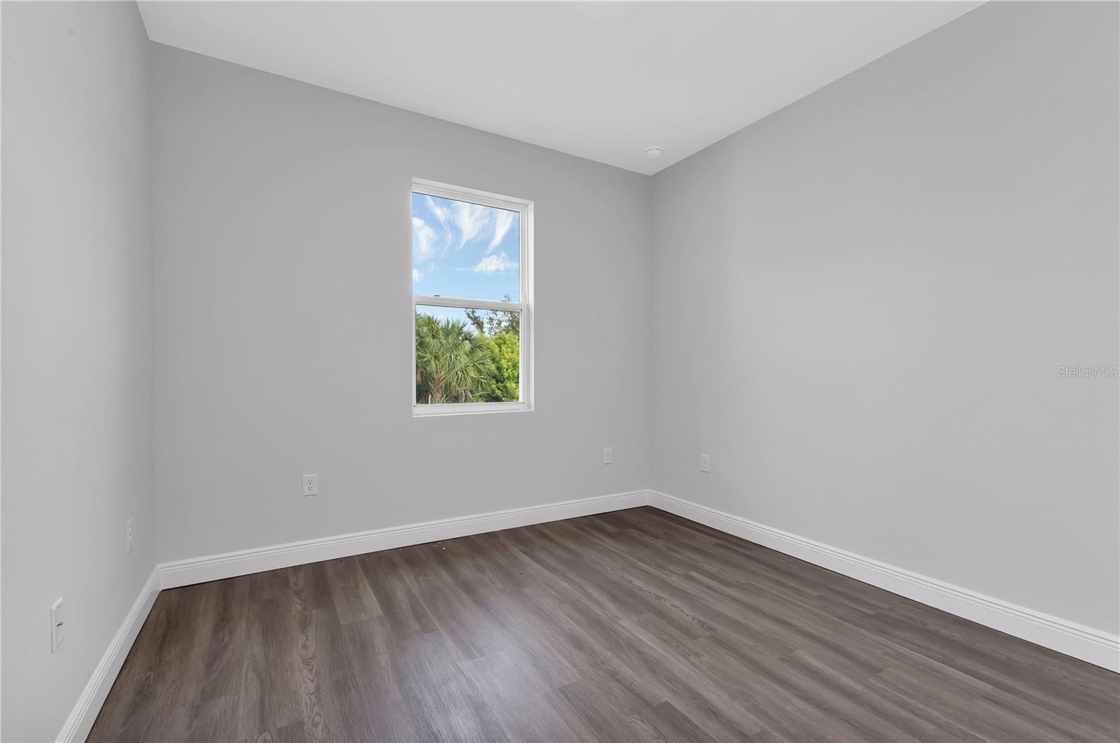 Image 23 of 31 For 13306 Allentown Avenue