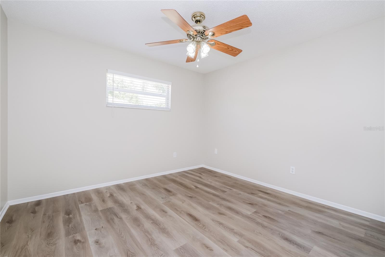 Image 12 of 16 For 1202 Macfarlane Avenue