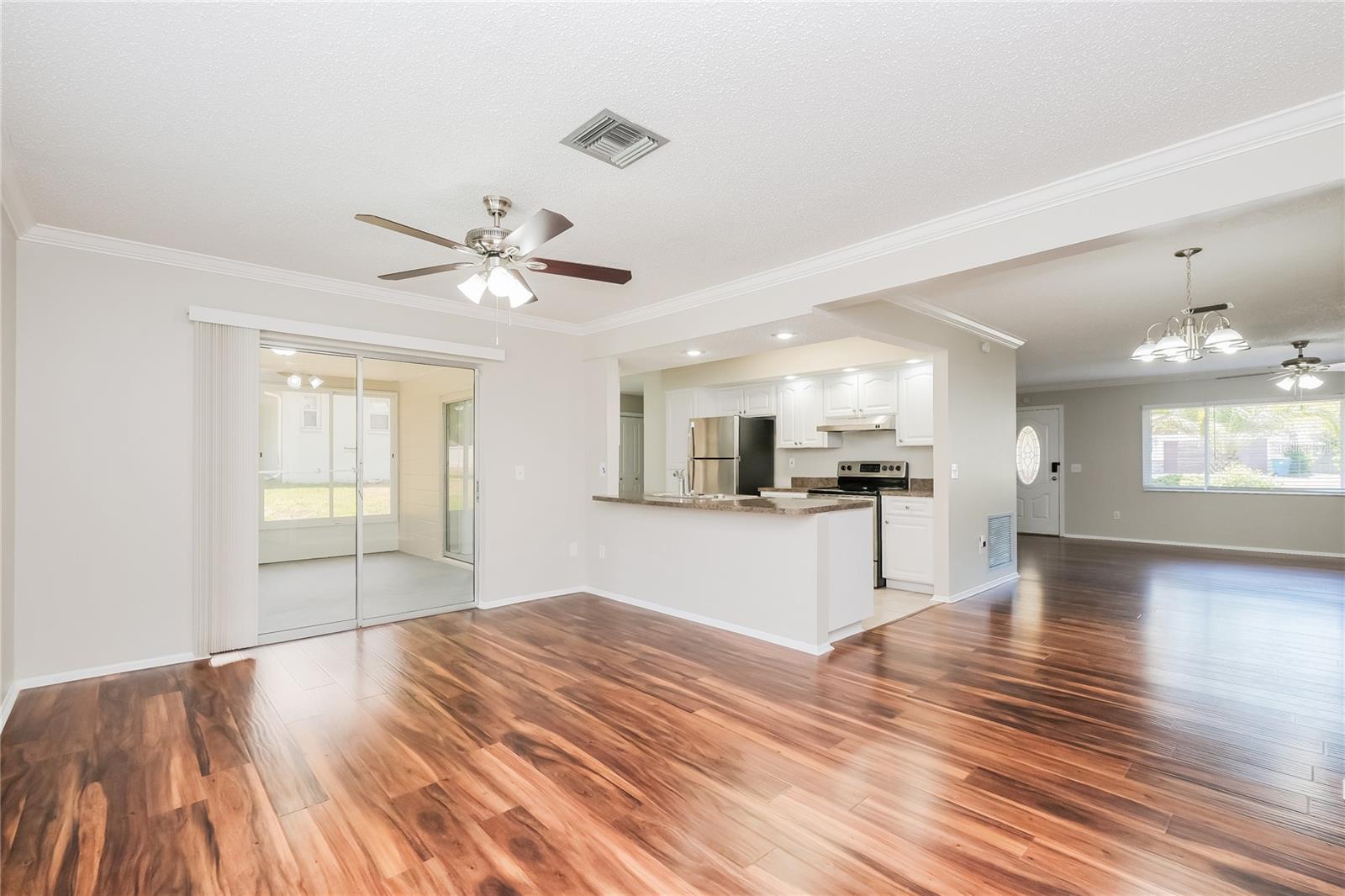 Image 3 of 16 For 1202 Macfarlane Avenue