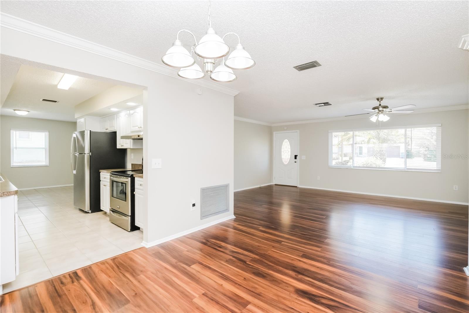 Image 4 of 16 For 1202 Macfarlane Avenue