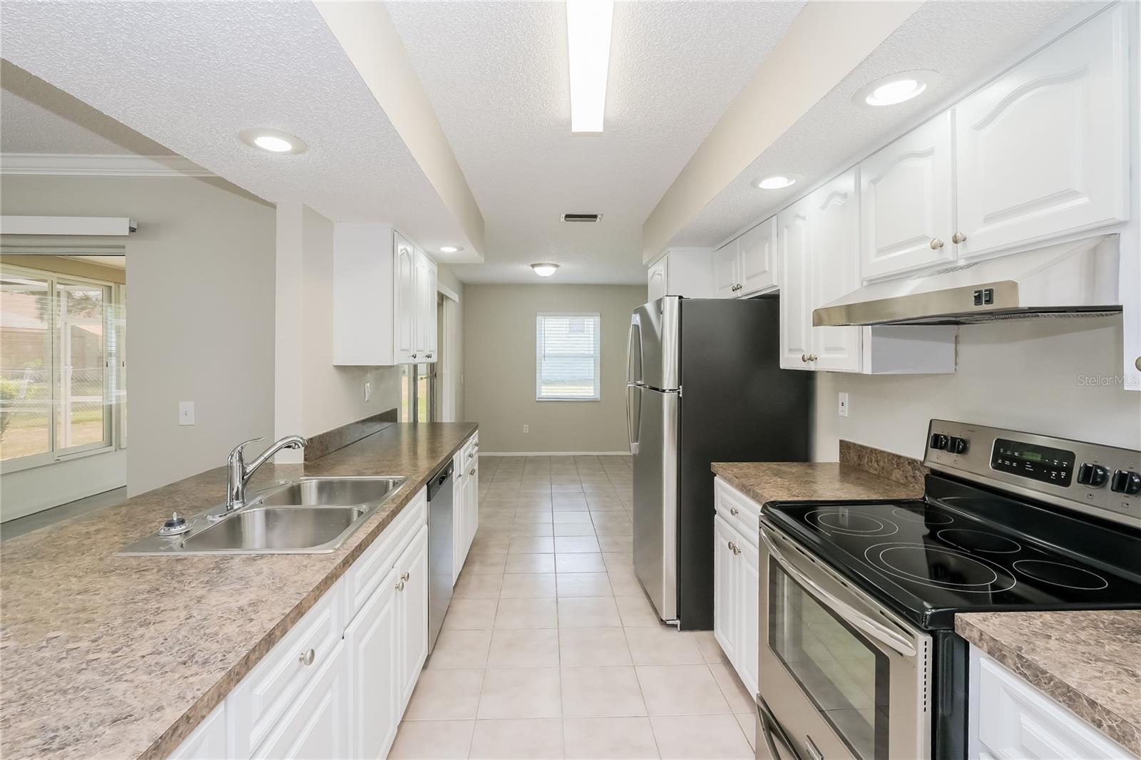 Image 5 of 16 For 1202 Macfarlane Avenue