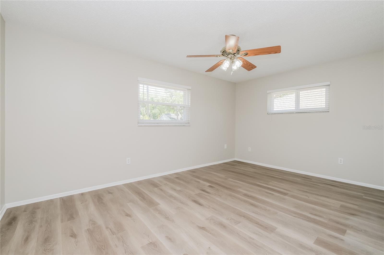 Image 9 of 16 For 1202 Macfarlane Avenue