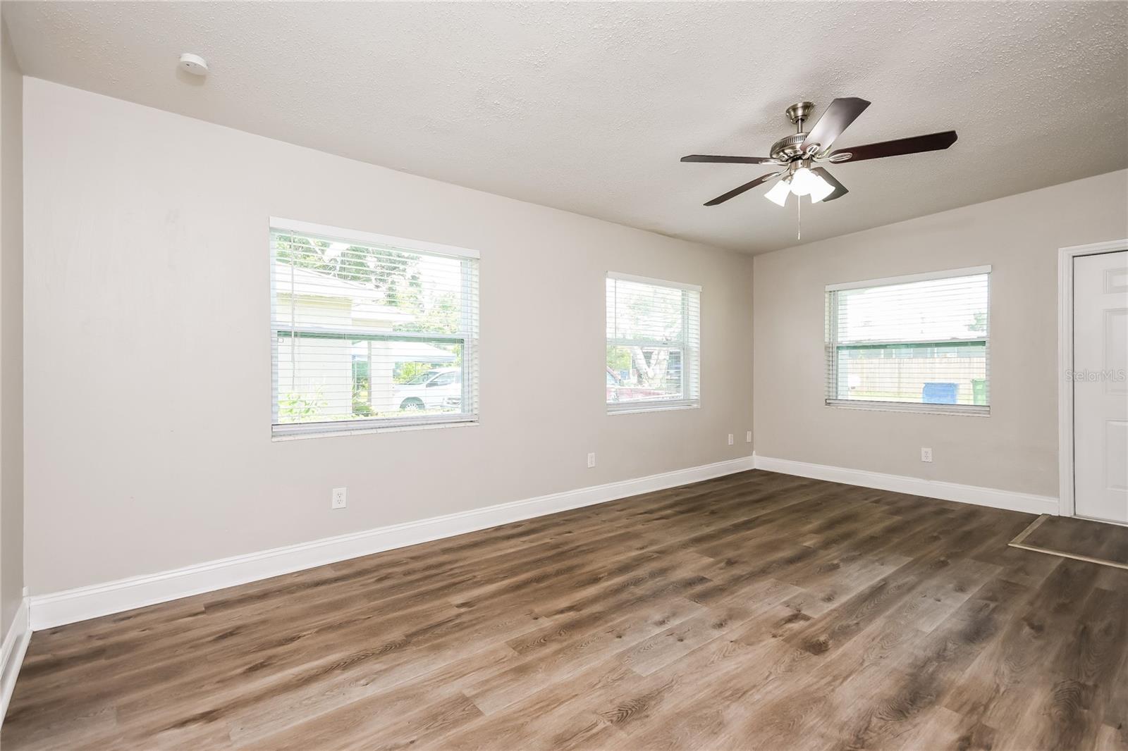 Image 3 of 16 For 314 Sears Avenue Ne