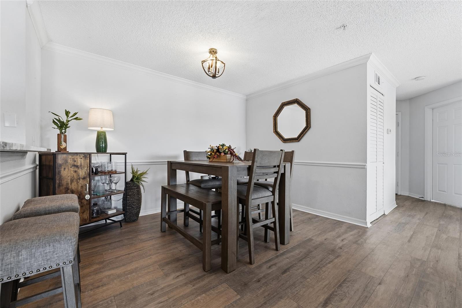 Image 11 of 18 For 1999 Summer Club Drive  211