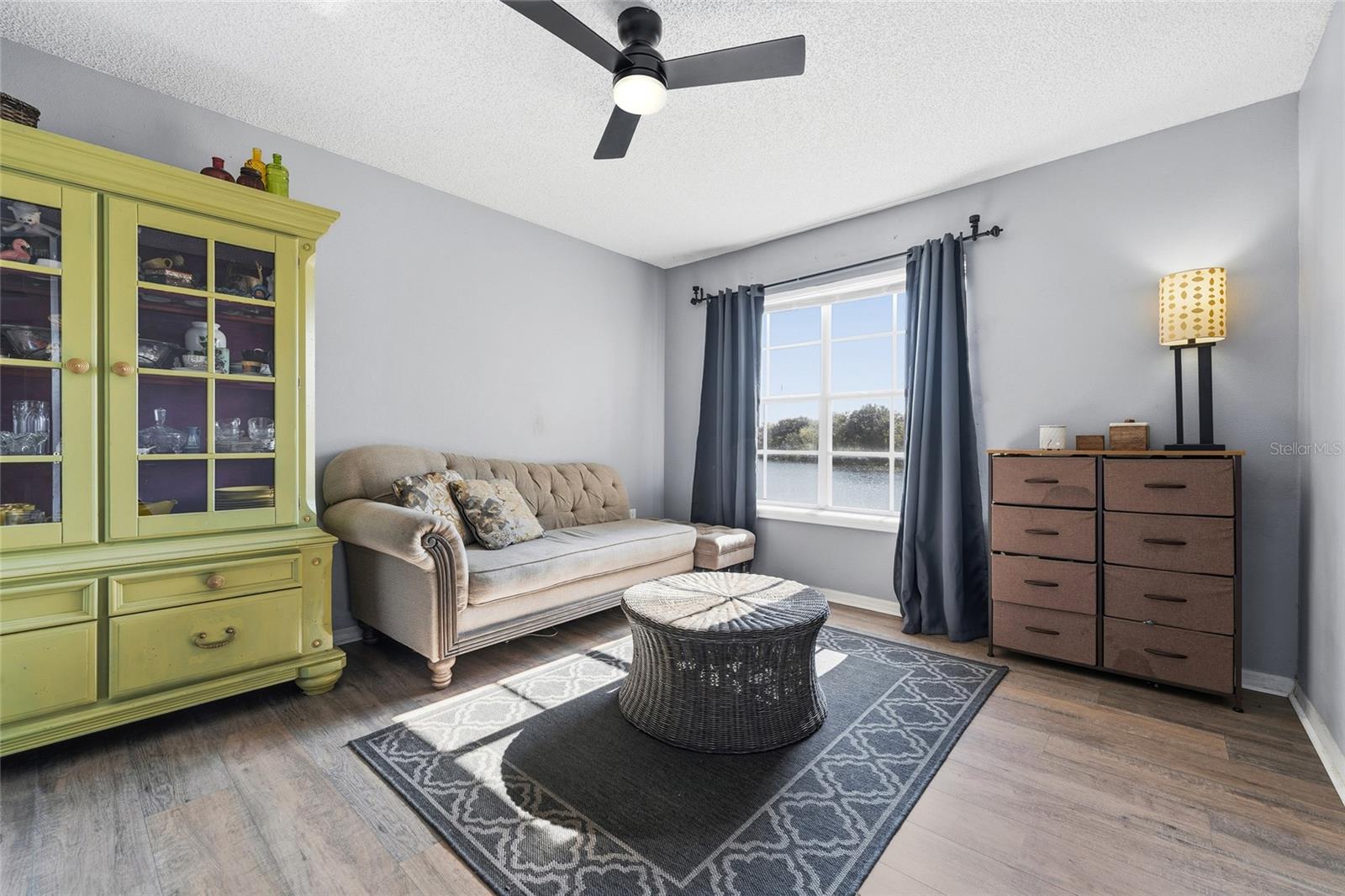 Image 13 of 18 For 1999 Summer Club Drive  211