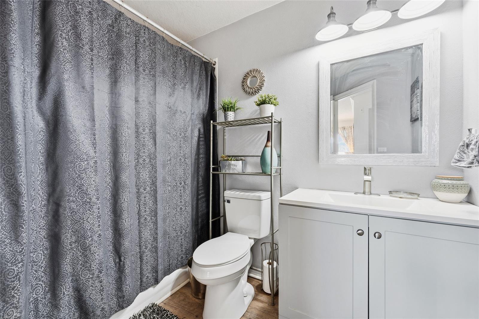 Image 14 of 18 For 1999 Summer Club Drive  211