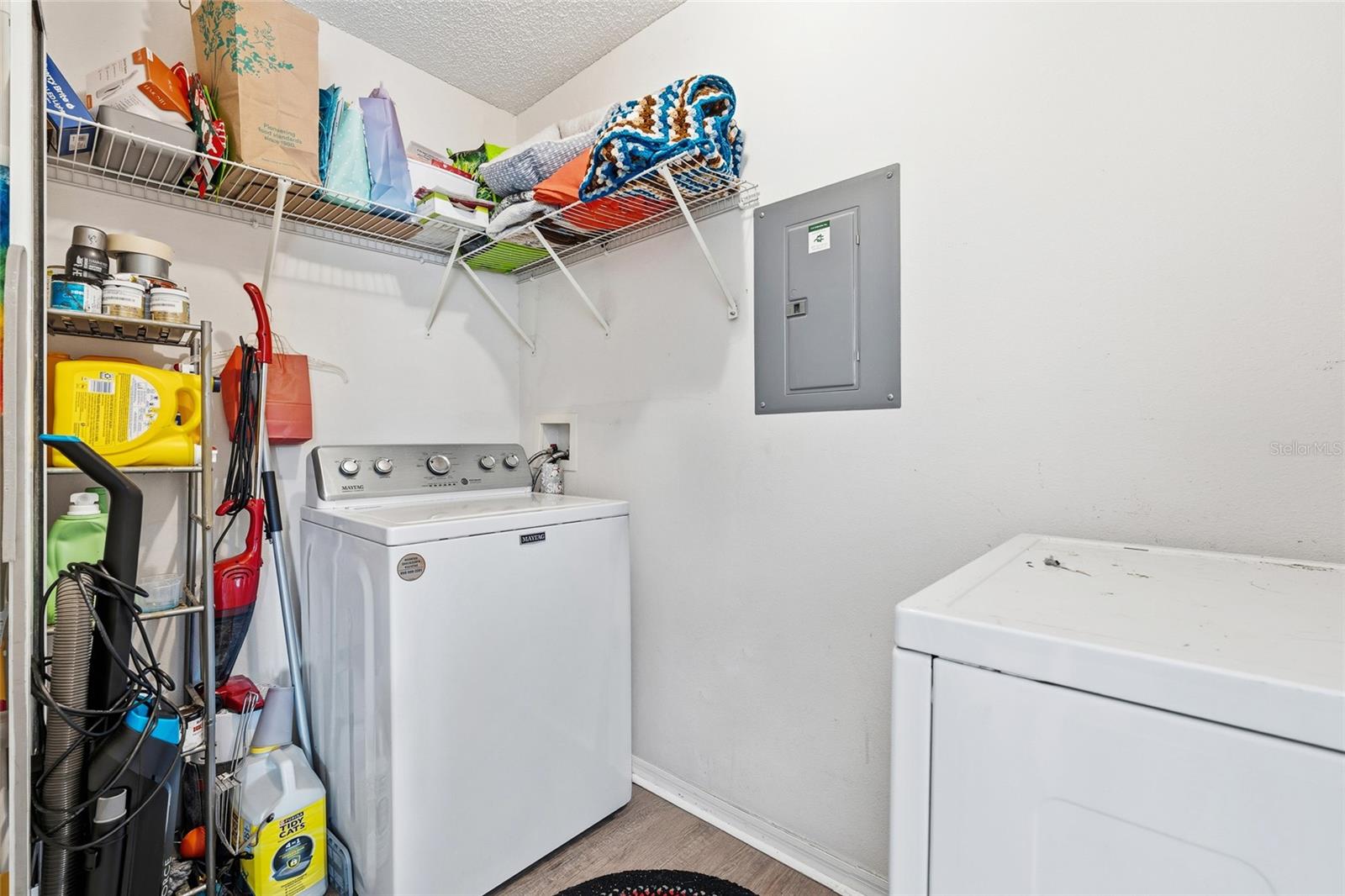 Image 15 of 18 For 1999 Summer Club Drive  211