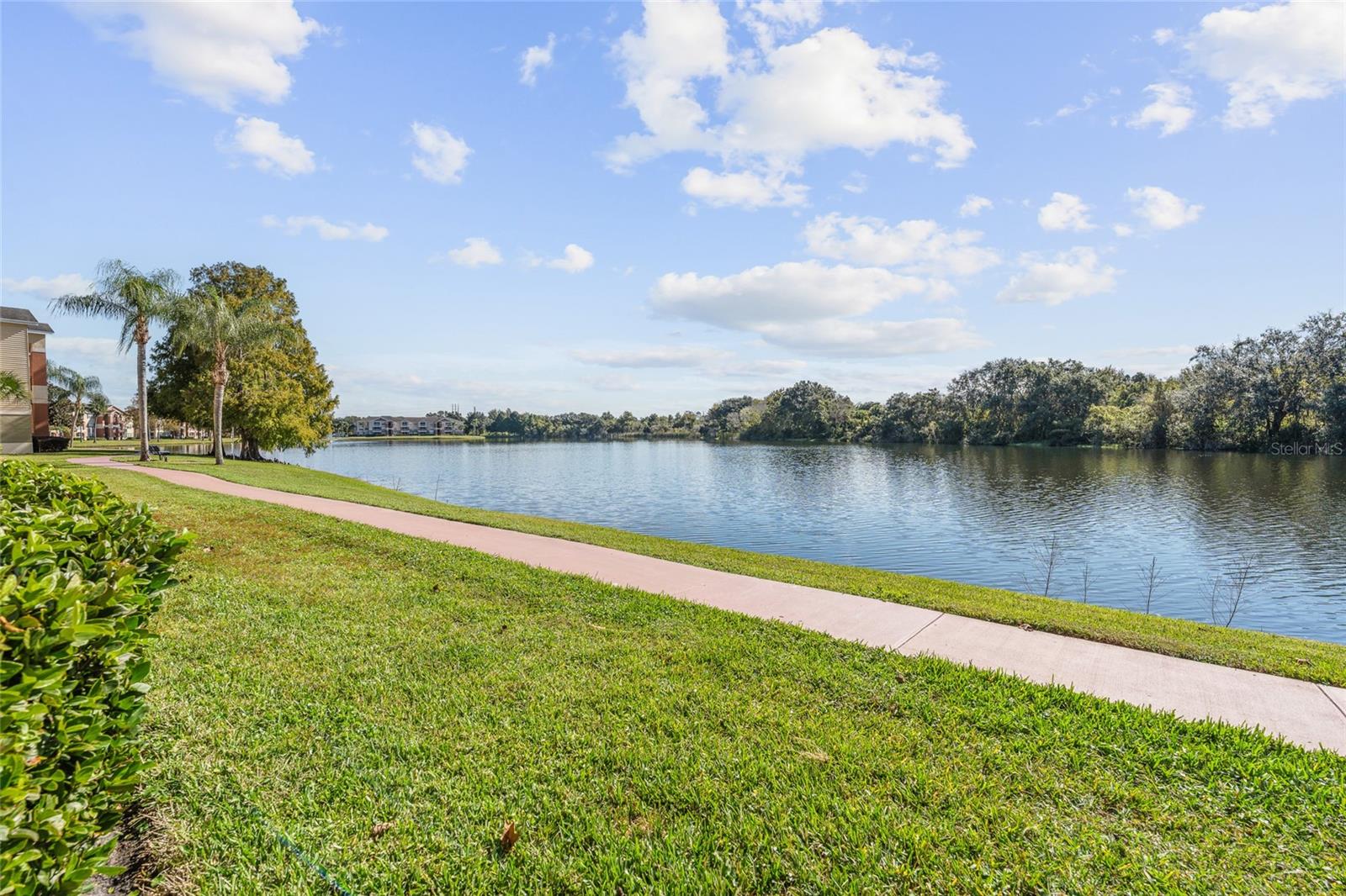 Image 17 of 18 For 1999 Summer Club Drive  211