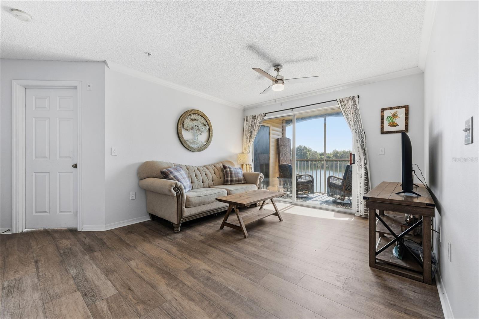 Image 9 of 18 For 1999 Summer Club Drive  211